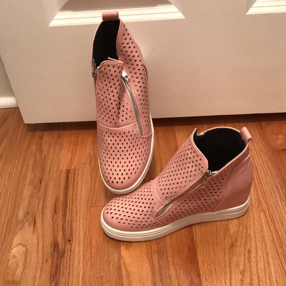 Perforated zip sneakers